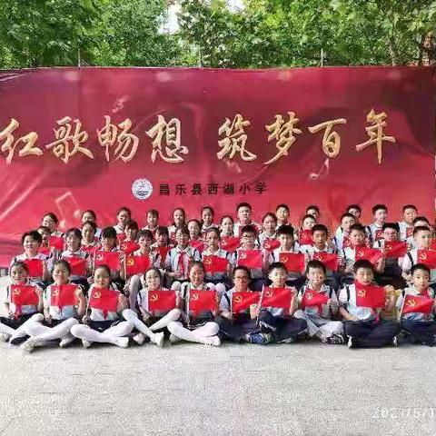 昌乐县西湖小学:举行:“红歌畅想 筑梦百年”班级合唱比赛