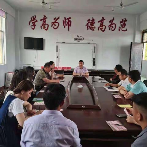 清查手机违规进校园——白杨一中开展突击检查活动