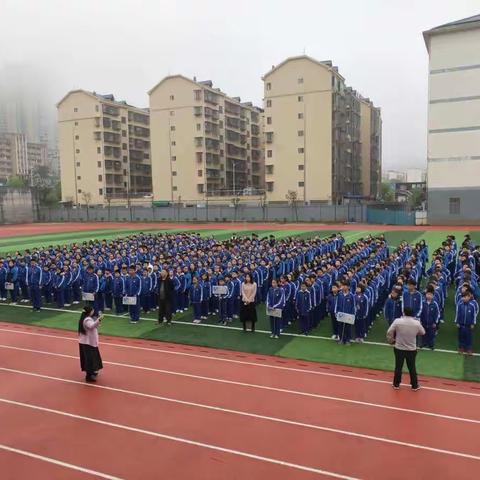 安全与文明携手 健康与和谐同行                     --“扫黑除恶” 苏园中学七年级全体师生在行动