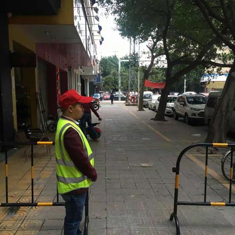 齐心协力，用心护学——记枫小208班护学队