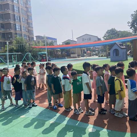 建构《美食一条街》