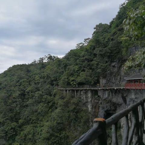南乡子    天门山感怀