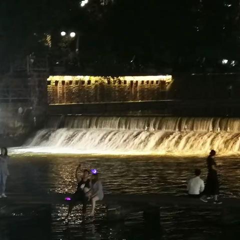 春雷随笔20：文旅凤凰城