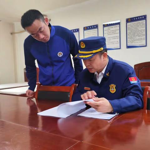 雁塔大队大队长对欣桥卫星消防站进行督导检查