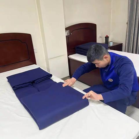 抓内务 促管理——雁塔消防欣桥卫星消防站开展站内卫生大扫除