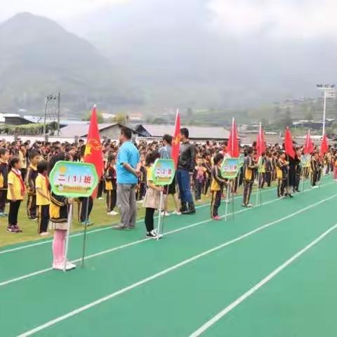 庆祝少先队67周年建队日活动暨鹤溪小学一年级新生入队仪式