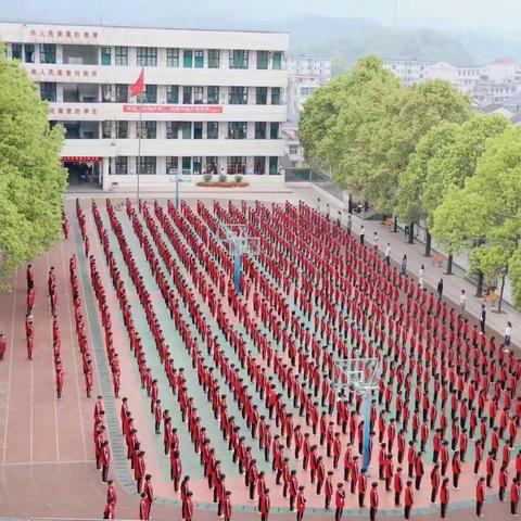 【泸溪小学数学】三尺讲台展风采 课堂竞技促成长