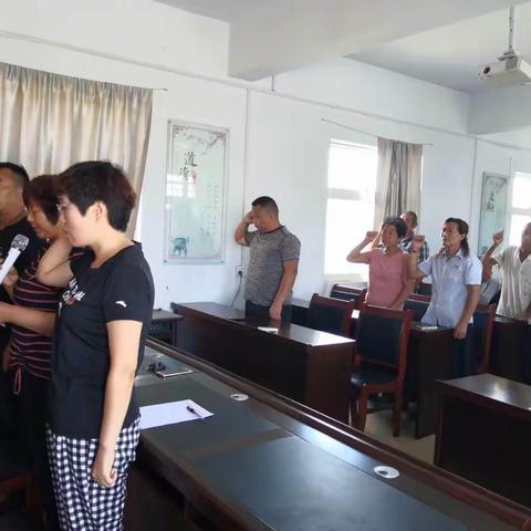 郭连镇裴庄社区党支部召开“七一”主题党日活动，庆祝建党98周年