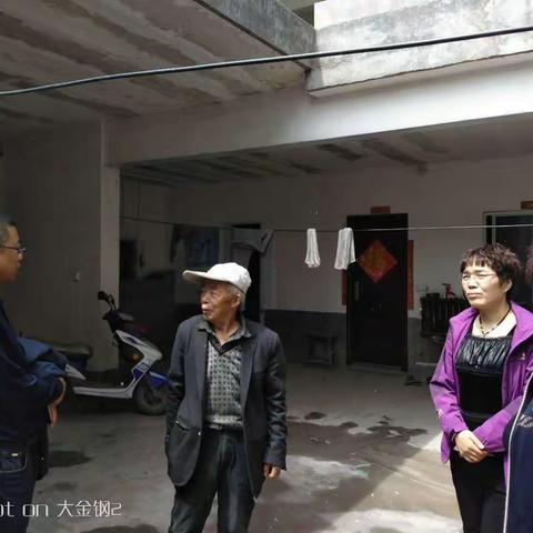 裴庄社区脱贫责任组“双节”假期开展信息采集工作