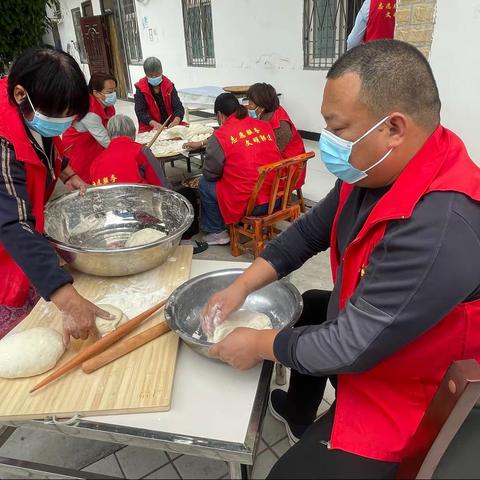 郭连镇裴庄社区“九九重阳节  浓浓敬老情”爱心饺子宴