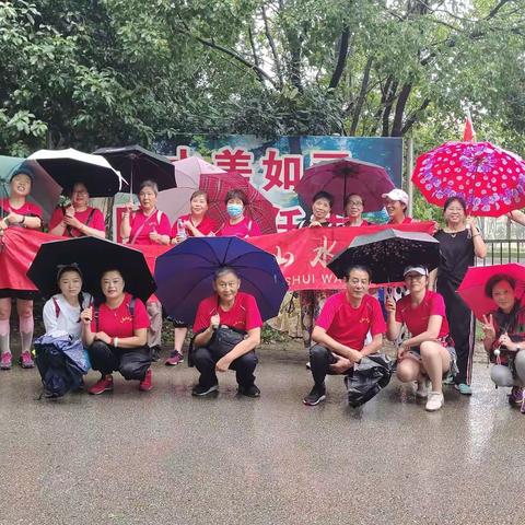 风雨无阻，徒步“云龙”