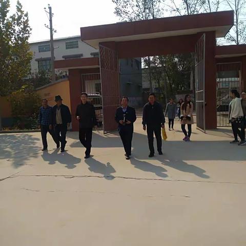 塔埔中心校领导对里士村小学模拟检查迎国检工作