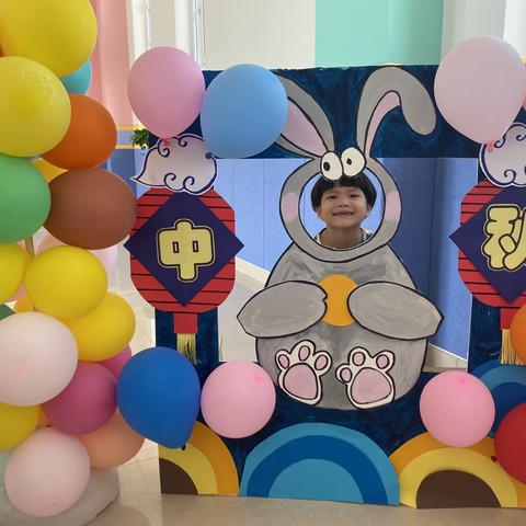 十五月儿圆又圆🌙 中秋饼儿甜又甜🥮 月圆饼甜到永远[玫瑰]幸福吉祥又一年[比心][比心]