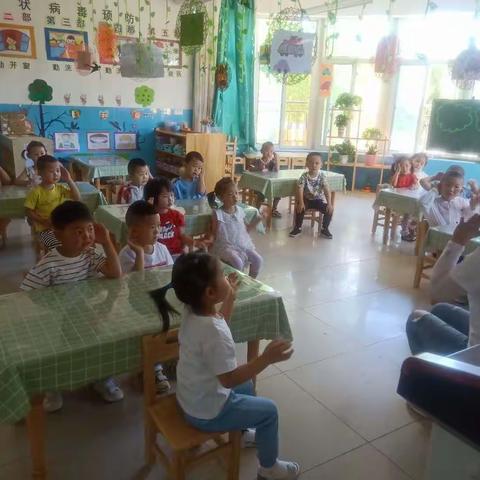 最美好的等待🌹，欢迎小一班的宝贝们回家。