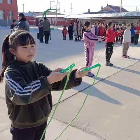 “放飞梦想 绳彩飞扬”海城市王石镇代千小学冬季跳绳比赛纪实