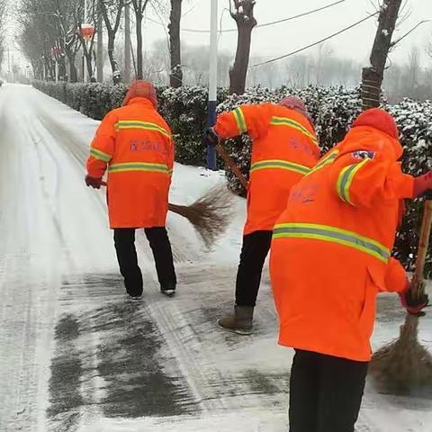 以雪为令，闻雪而动——茂华环卫工人除雪融雪保畅通