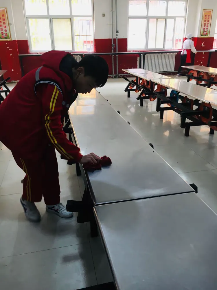 弘济学校1855班全体师生,恭祝全市人民新年快乐!万事如意!
