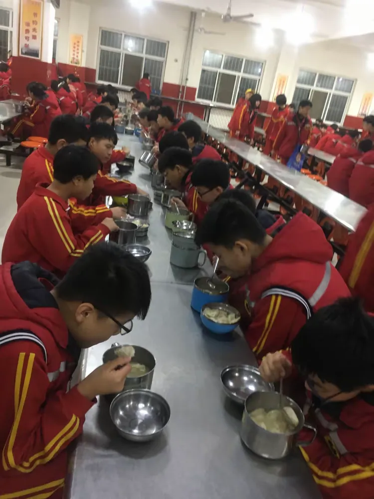 弘济学校1855班全体师生,恭祝全市人民新年快乐!万事如意!