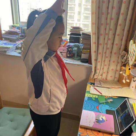 疫情不挡爱国情——博兴三小2018级6班线上升旗仪式