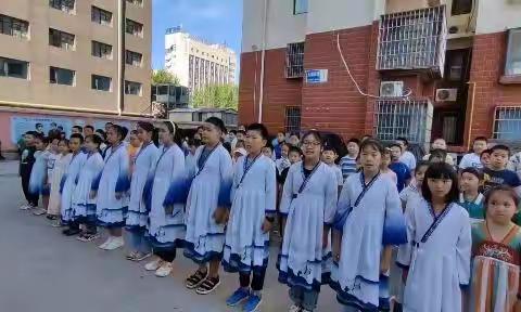 玉峰南里社区                                            学古诗 诵诗文