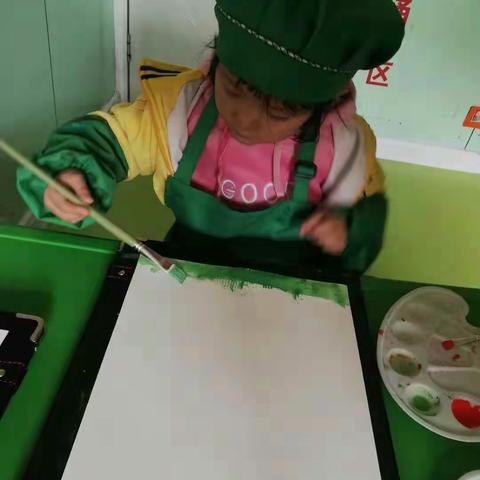 美术班周总结:   本周作品《蔬菜印画》