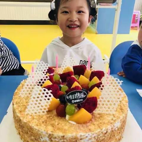 祝涵涵宝贝生日快乐！茁壮成长！