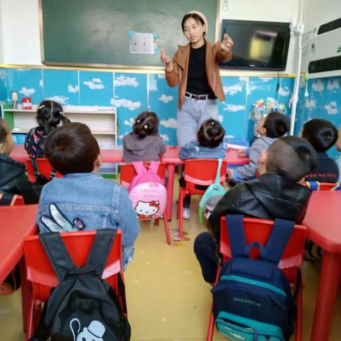 百花幼儿园中3班科学活动《磁铁能吸什么》