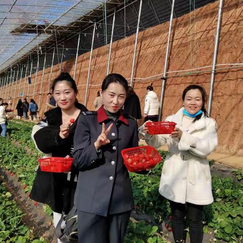 开展学雷锋志愿活动和“三八”国际妇女节庆祝活动