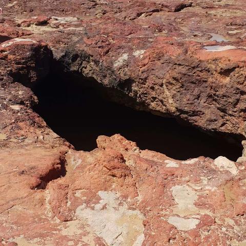 很安静 很干净这里没有酒吧 也没有任何海景酒店还原真实的大自然