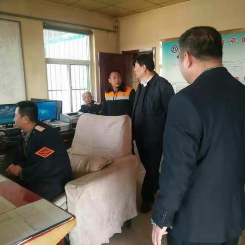 长治北车站站长王铁一到襄垣车站检查春运工作