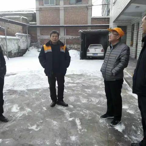 长治北车站工会主席王勇迎风冒雪到襄垣车站检查指导工作