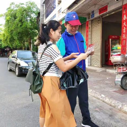 志愿者宣传非洲猪瘟知识