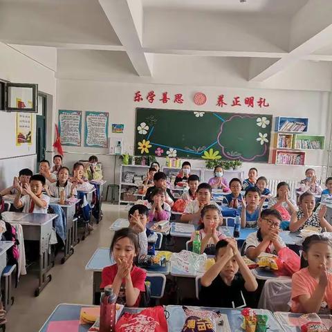 阳光文体，快乐成长。
