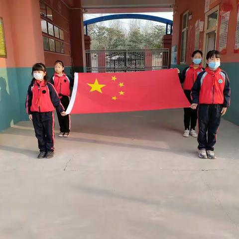 苗寨镇东于林中心小学升旗仪式