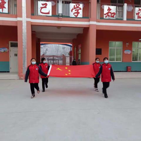 苗寨镇东于林中心小学升旗仪式
