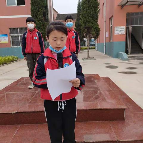 苗寨镇东于林中心小学升旗仪式