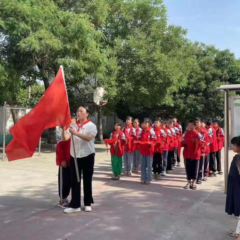 童心向党，红领巾飞扬——开封市祥符区朱仙镇仰韶新村小学举行新少先队员入队仪式