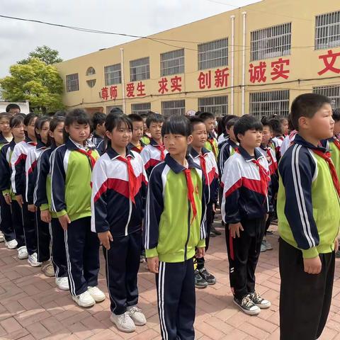 队列比赛展风采，飒爽英姿树规范！—四乙班队列比赛纪实