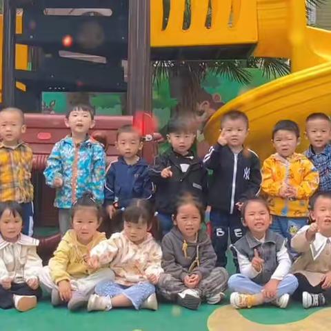 幼儿园里面有什么[耶]有最爱的小可爱呀分享小可爱们的日常生活