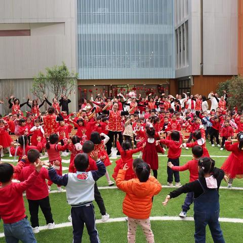 金尊幼儿园小一班“金牛迎春到 ，欢乐闹元宵”的活动。