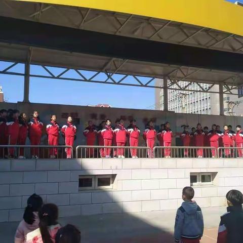 与绿色同行，共建绿色校园——路北区实验小学四三中队主题升旗仪式