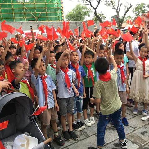 南环小学走进《我和我的祖国》向祖国70周年华诞献礼快闪拍摄现场