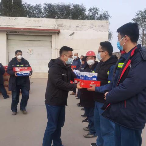 铝合金分公司疫情防控期间慰问一线职工群众
