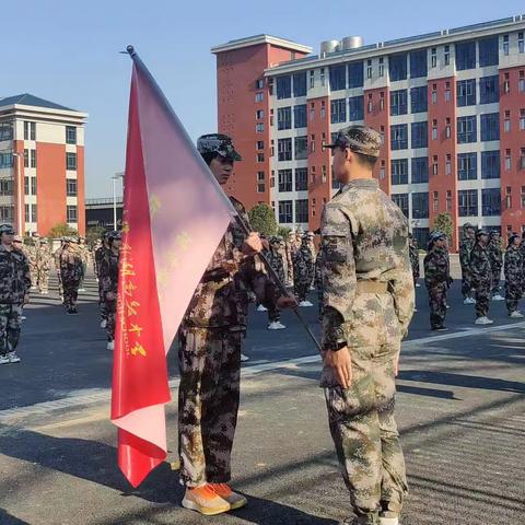 博雅学子风姿飒飒，国防教育正当时——2304（副本）