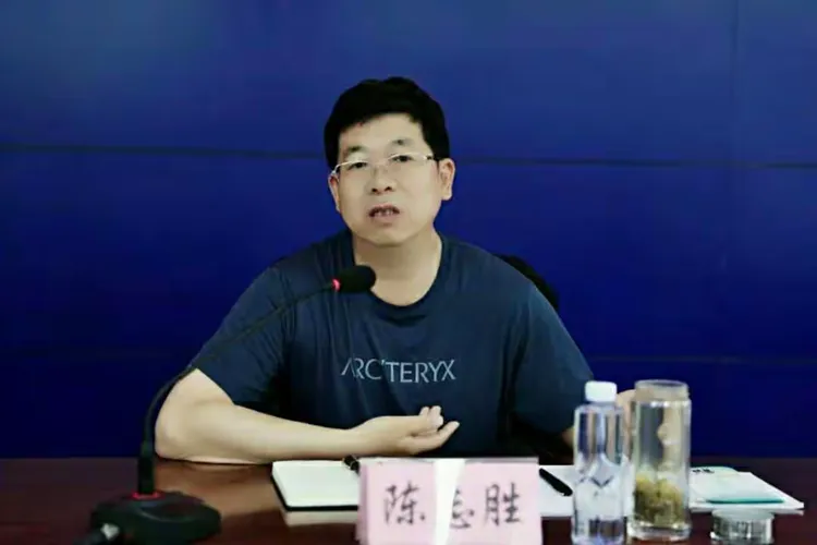 9月3日宜川县副县长陈志胜来到宜川县税务局,给全体税干上了一堂生动