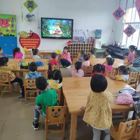 大理幼儿园 中小班宝贝 有趣的手印画