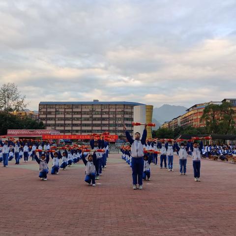 长鼓跃动显活力，民实学子展风采——乳源民族实验学校第一届谦和文化节八年级长鼓操大赛