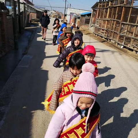 小星星幼儿园＂玫瑰飘香，因你而浓＂三八妇女节大班特别活动