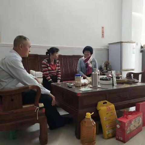 县委宣传部、县文明办开展走访慰问道德模范活动