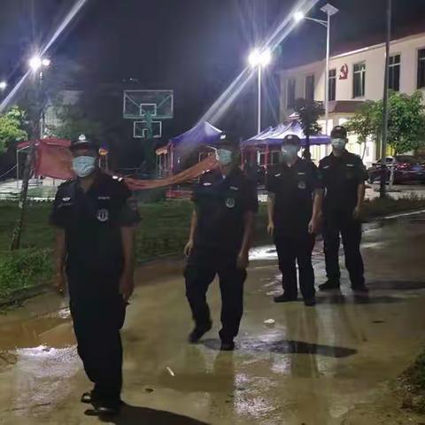 披星戴月守平安，无疫创建我护航——七坊村（居）护村巡逻队为群众健康安全护航